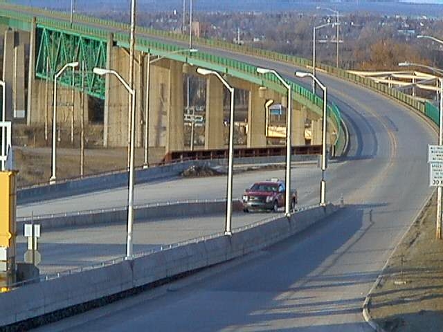 International bridge entering for the United States. Click to view.